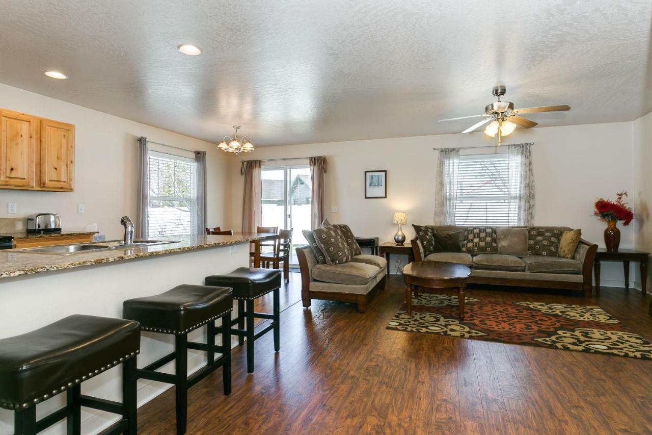 Gray Cloud Townhomes Меридиан Екстериор снимка