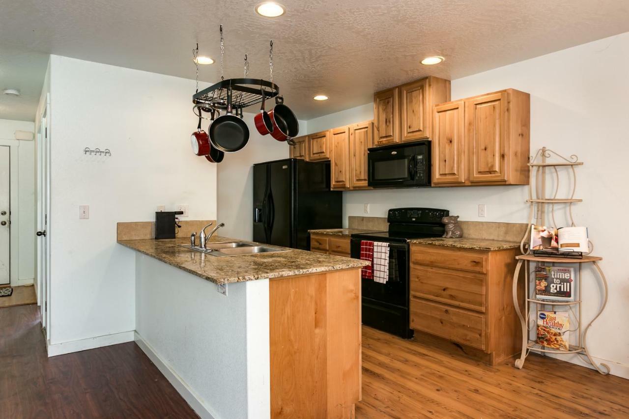 Gray Cloud Townhomes Меридиан Екстериор снимка
